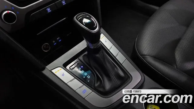 Hyundai Avante 2017 thumb 8