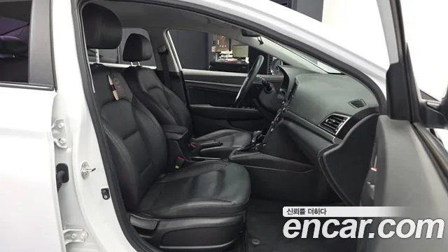 Hyundai Avante 2017 thumb 10