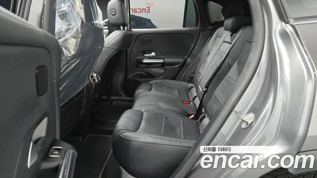 Mercedes-Benz EQA 2021 thumb 11