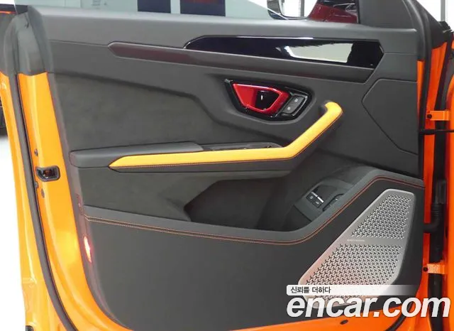 Lamborghini Urus 2026 thumb 11