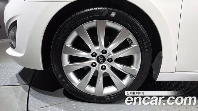 Hyundai i40 2013 thumb 5