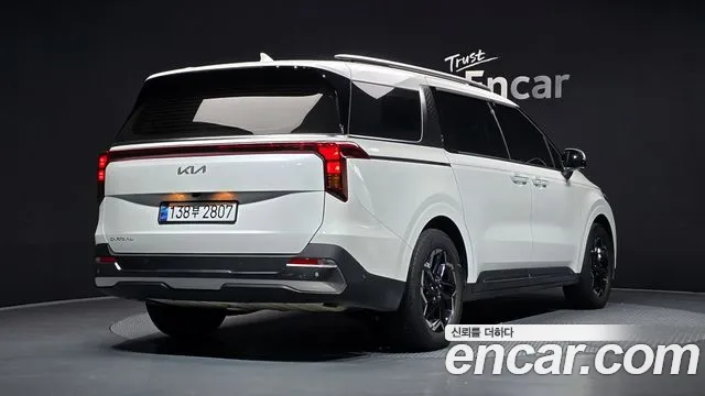 Kia Carnival 2024 thumb 2