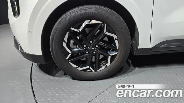 Kia Carnival 2024 thumb 5