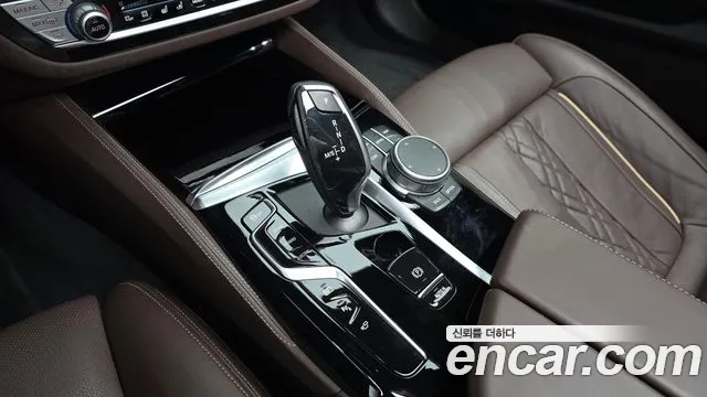BMW 5-Series 2021 thumb 8