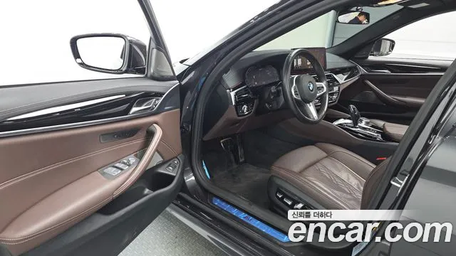 BMW 5-Series 2021 thumb 9