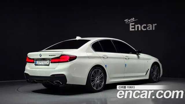 BMW 5-Series 2019 thumb 2