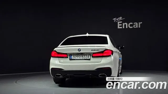 BMW 5-Series 2019 thumb 4