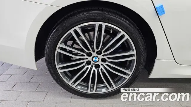 BMW 5-Series 2019 thumb 5