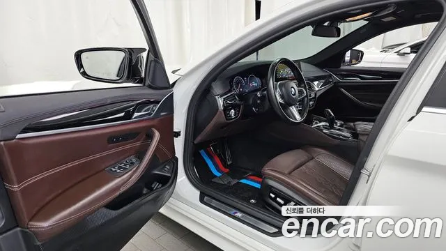 BMW 5-Series 2019 thumb 10
