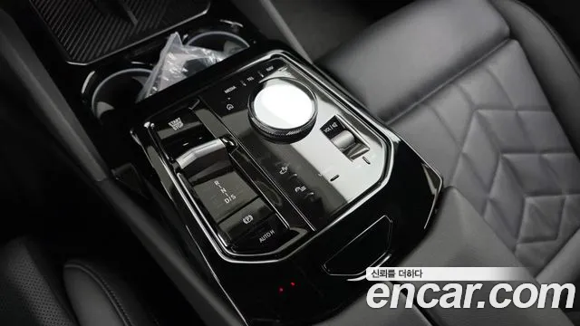 BMW 5-Series 2024 thumb 9