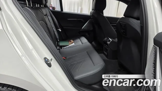 BMW 5-Series 2024 thumb 11