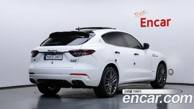 Maserati Levante 2017 thumb 2