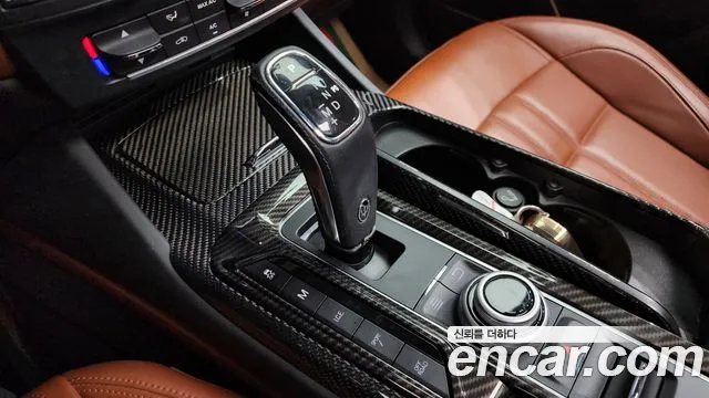 Maserati Levante 2017 thumb 9