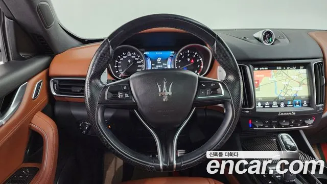 Maserati Levante 2017 thumb 12