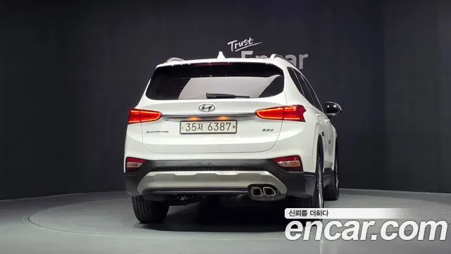 Hyundai Santa Fe 2018 thumb 4