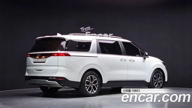 Kia Carnival 2023 thumb 2