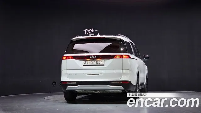 Kia Carnival 2023 thumb 4