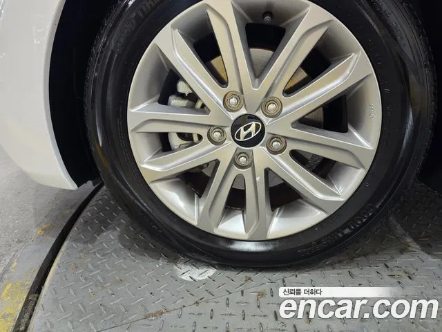 Hyundai Avante 2013 thumb 5