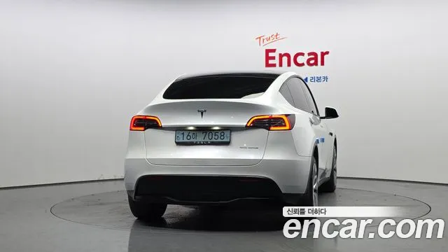 Tesla Model Y 2022 thumb 3