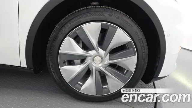 Tesla Model Y 2022 thumb 4