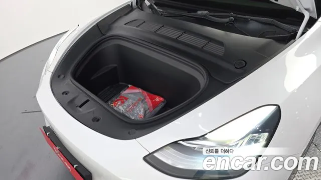 Tesla Model Y 2022 thumb 5