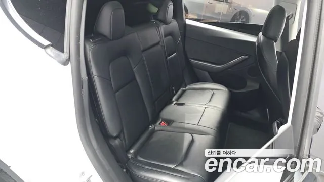 Tesla Model Y 2022 thumb 10