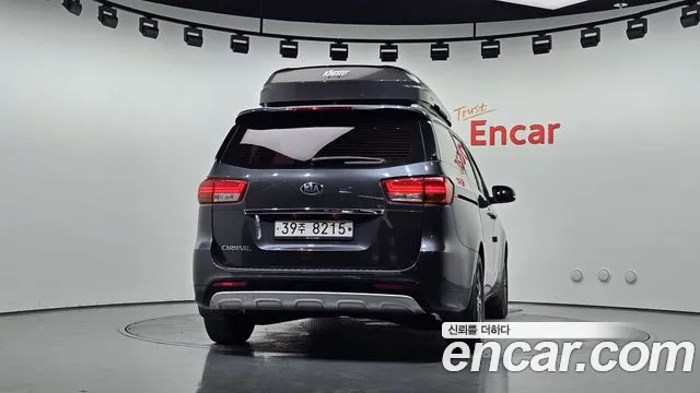 Kia Carnival 2018 thumb 4