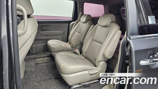 Kia Carnival 2018 thumb 11
