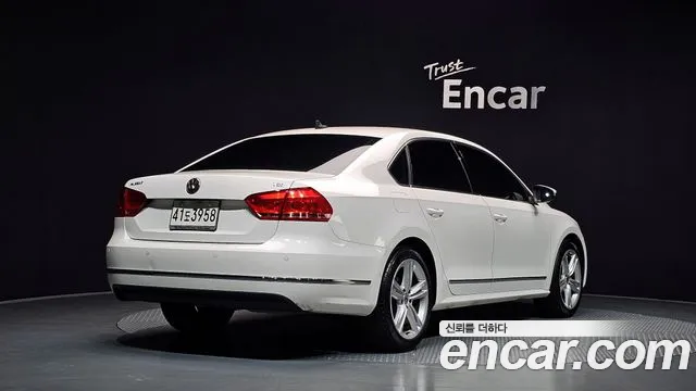 Volkswagen Passat (North America and China) 2015 thumb 2