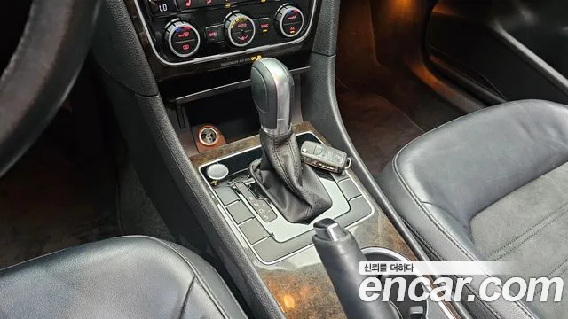 Volkswagen Passat (North America and China) 2015 thumb 9