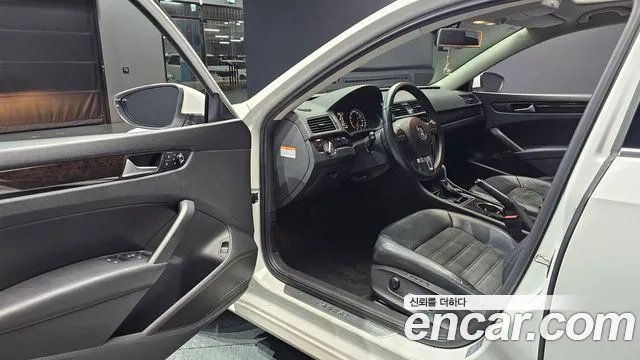 Volkswagen Passat (North America and China) 2015 thumb 10