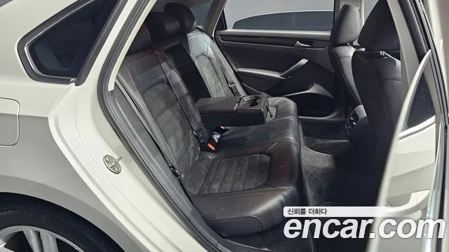 Volkswagen Passat (North America and China) 2015 thumb 11