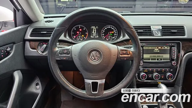 Volkswagen Passat (North America and China) 2015 thumb 12