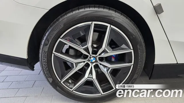BMW 5-Series 2024 thumb 5