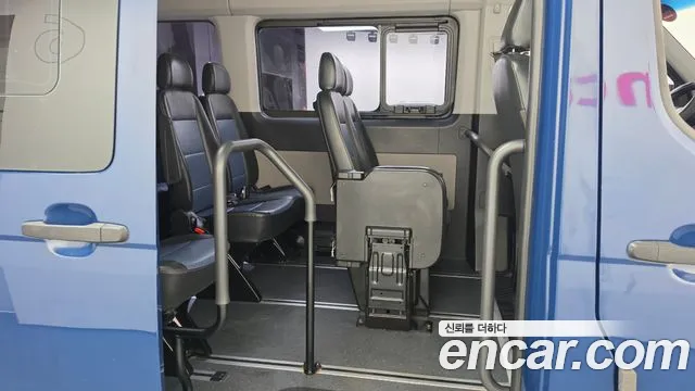 Hyundai Staria 2017 thumb 12
