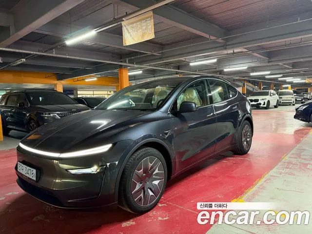 Tesla Model Y 2026 thumb 2