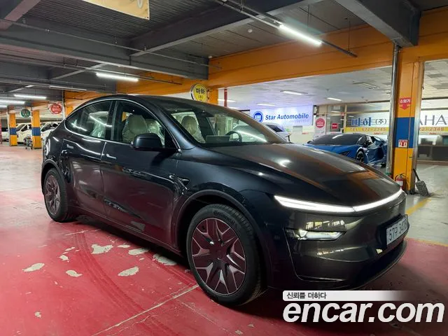 Tesla Model Y 2026 thumb 3