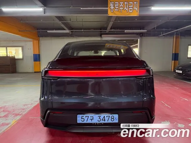 Tesla Model Y 2026 thumb 4