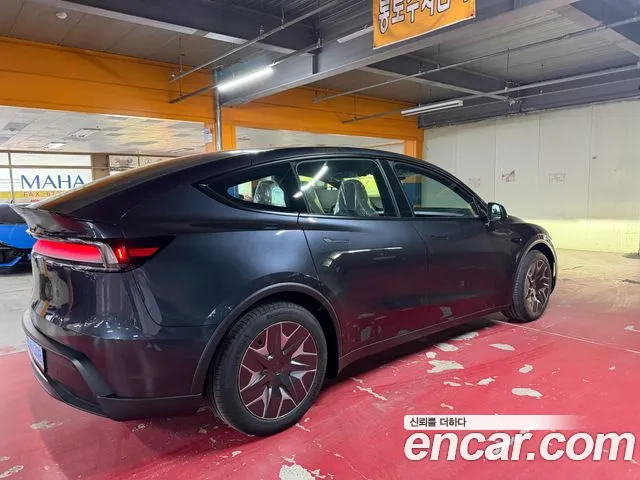 Tesla Model Y 2026 thumb 6