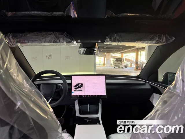 Tesla Model Y 2026 thumb 7