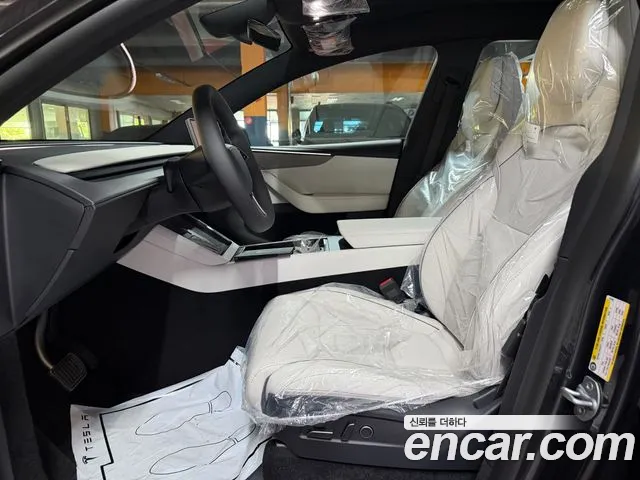Tesla Model Y 2026 thumb 10