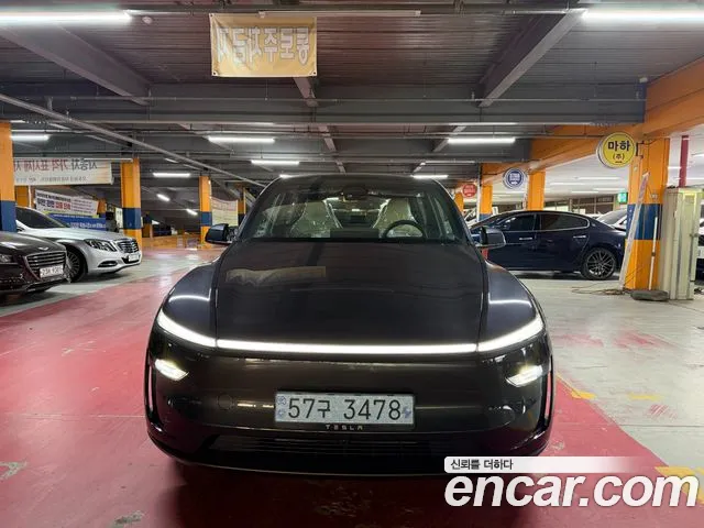 Tesla Model Y 2026 thumb 11