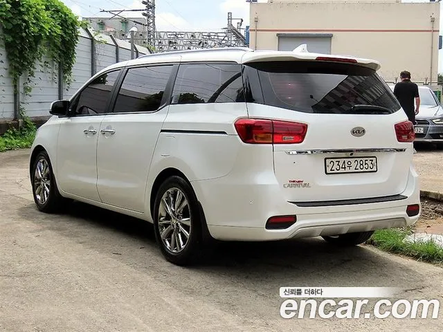 Kia Carnival 2018 thumb 3