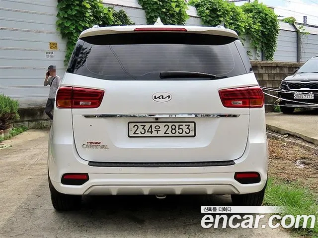 Kia Carnival 2018 thumb 4