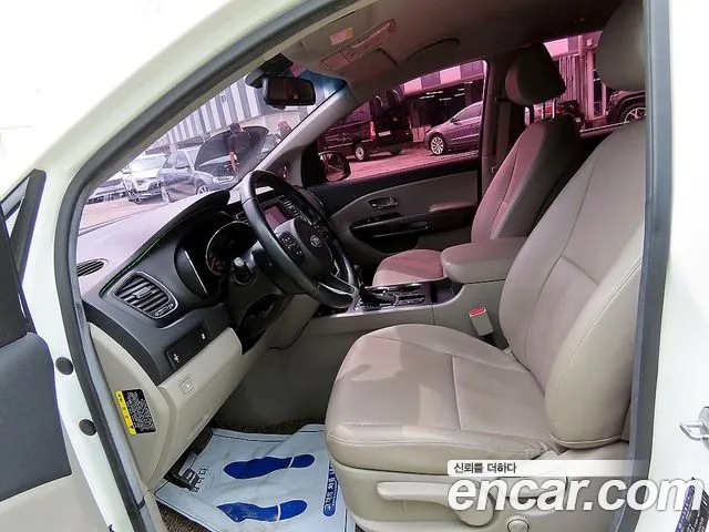 Kia Carnival 2018 thumb 5