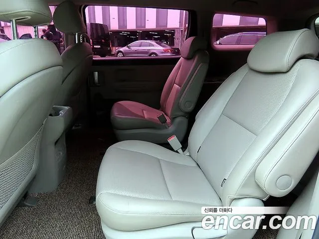 Kia Carnival 2018 thumb 6
