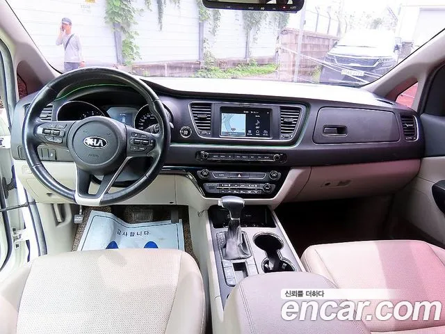 Kia Carnival 2018 thumb 8