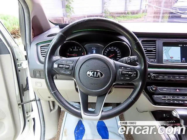 Kia Carnival 2018 thumb 9