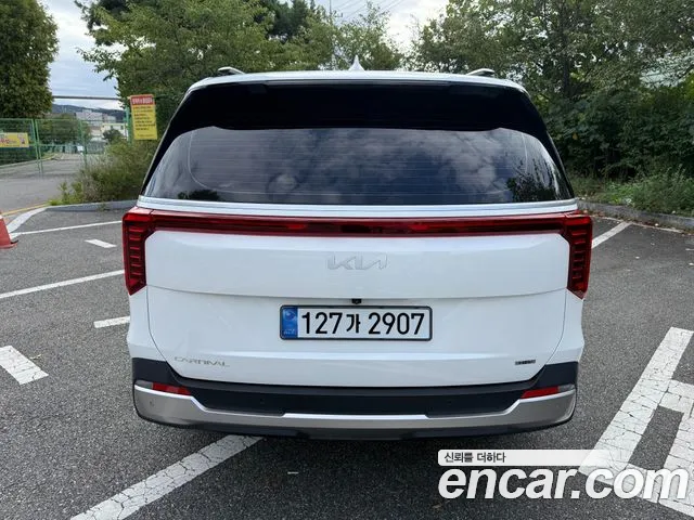 Kia Carnival 2024 thumb 4