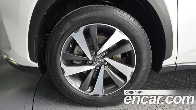 Lexus NX 2017 thumb 5